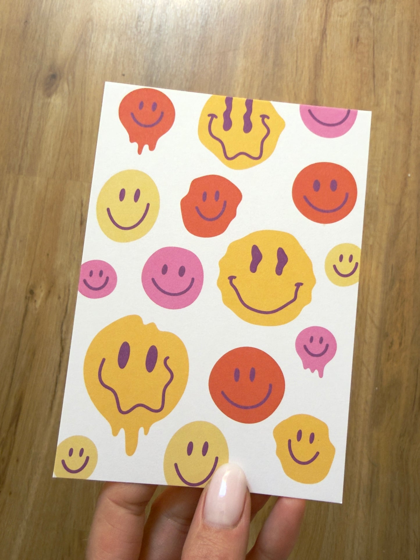 Personalisiertes Armband mit Smiley in Rosa und Gold aus Edelstahl