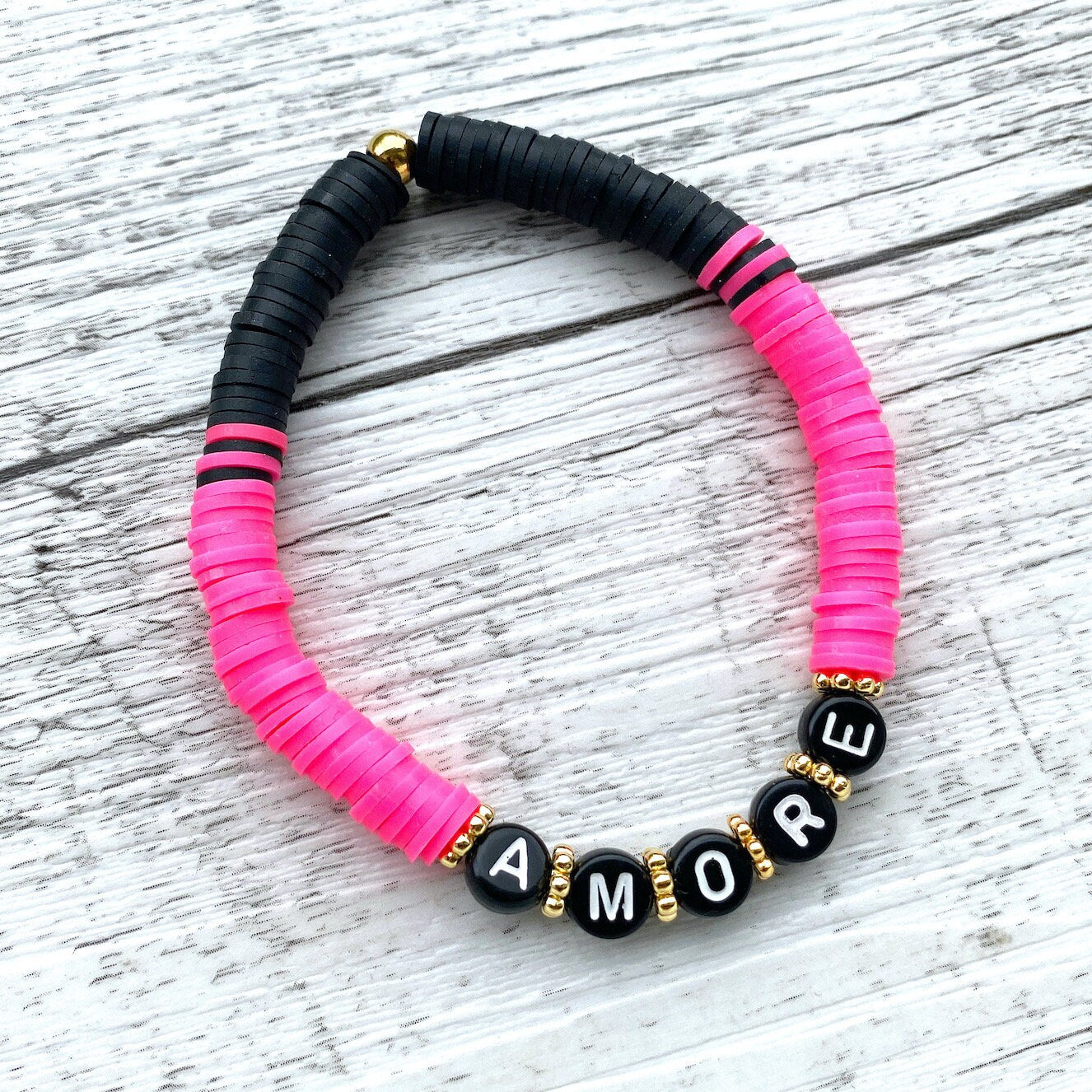 Personalisiertes Armband "Neon Black" aus Katsuki Perlen in Gold