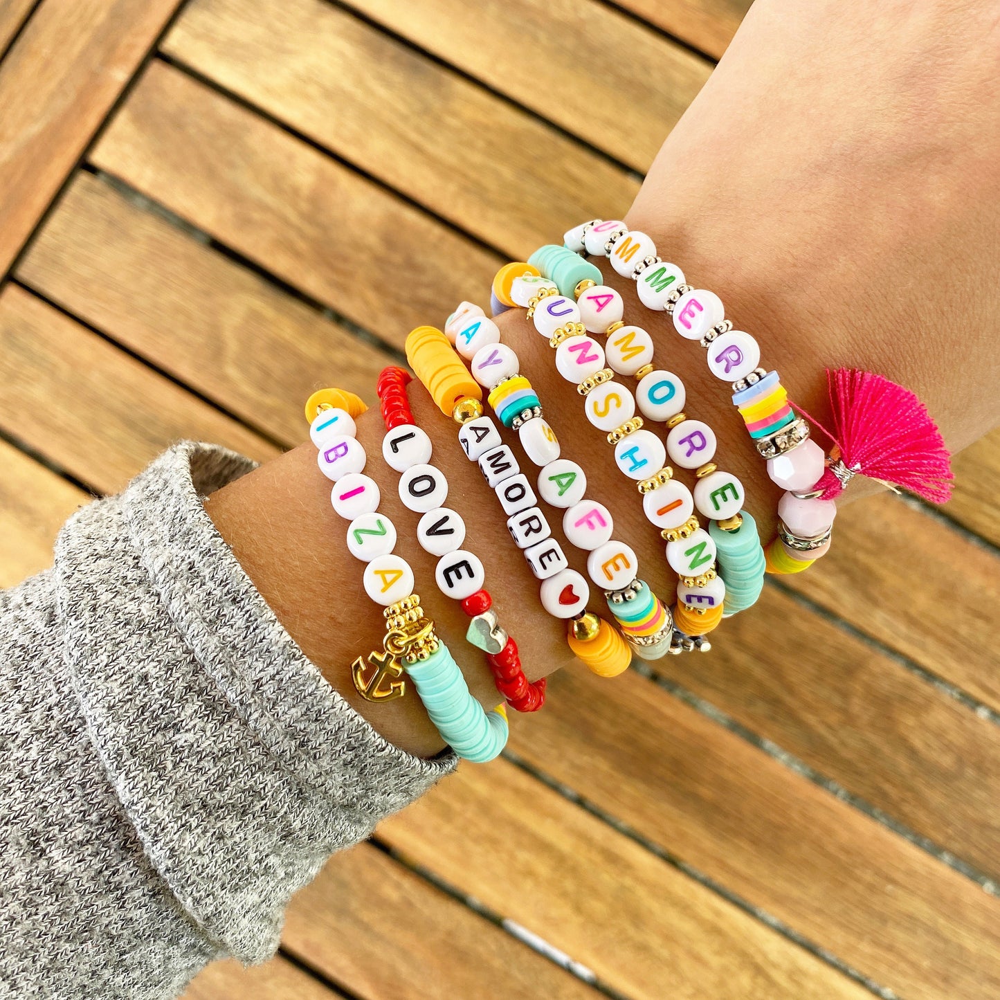 Personalisiertes Armband in Rot mit silbernem Herz