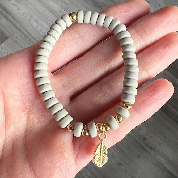 Armband "Grey Leaves" aus Edelstahl in Gold mit Blatt Anhänger