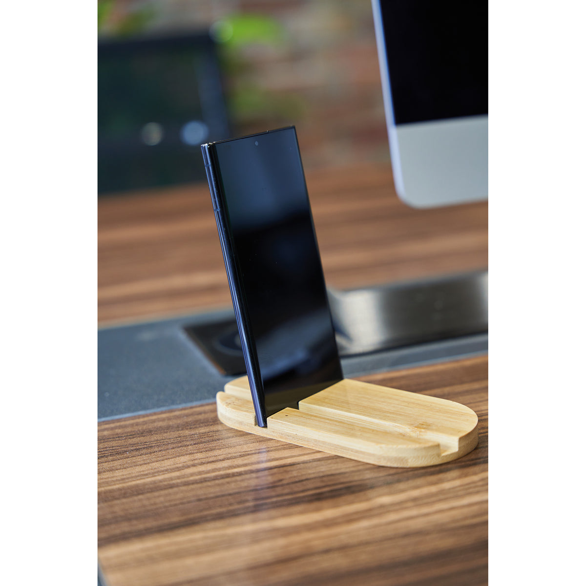 Tablet- und Smartphonehalter aus Bambus HAILEY