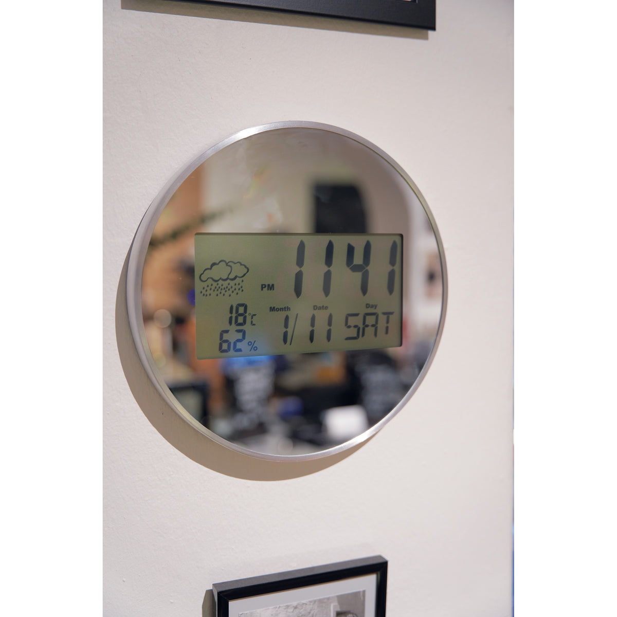 Verspiegelte Wanduhr mit Digitaldisplay TEOBALD