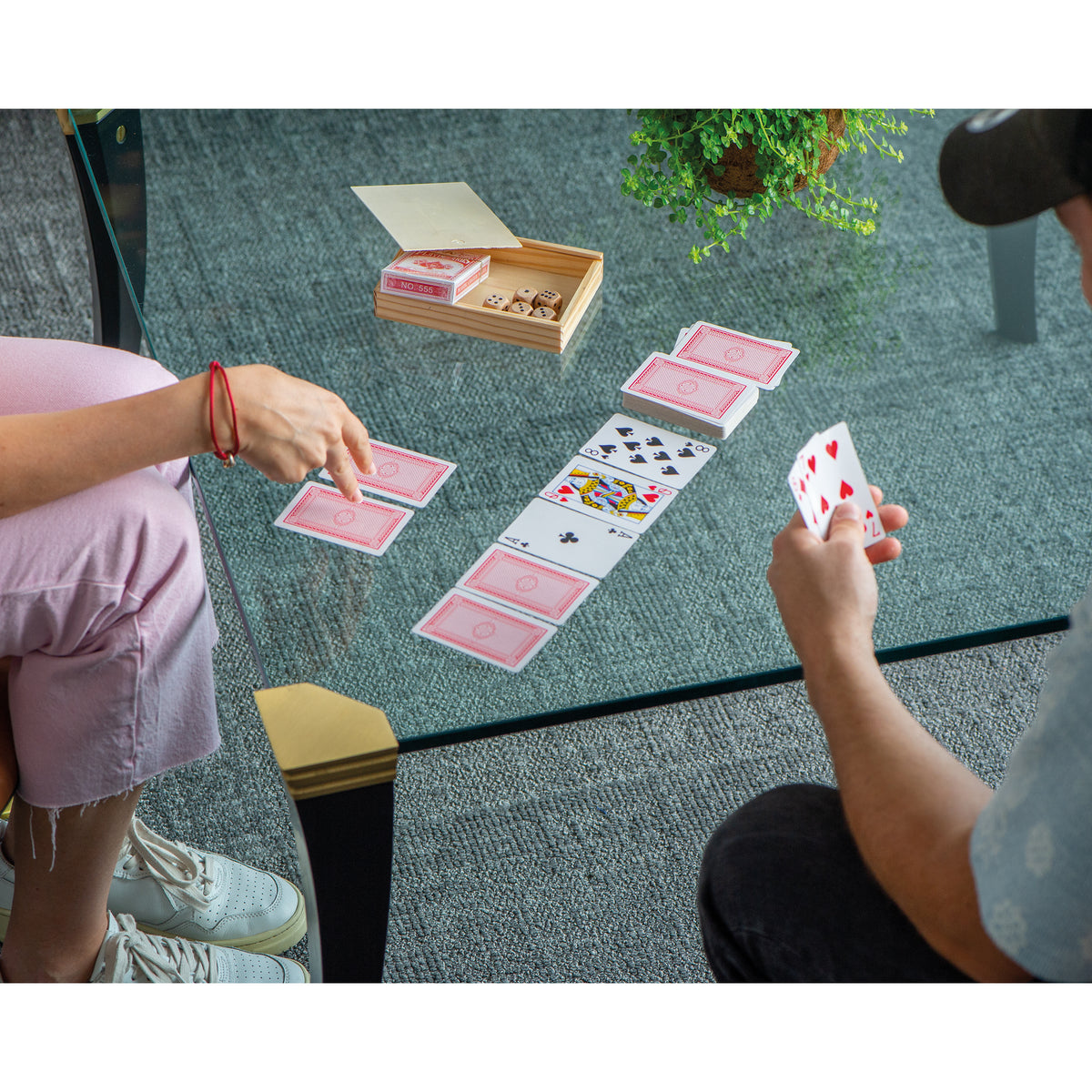 Spielkarten in Holzbox mit Würfel BRIAN