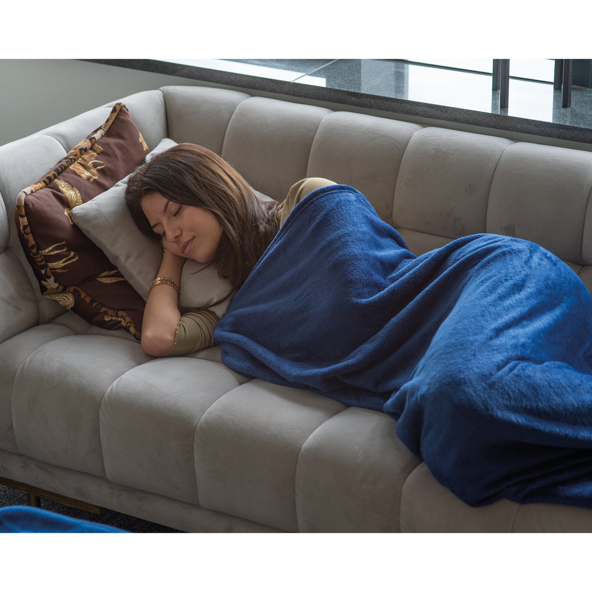 2 in 1 Kuscheldecke mit Kissen CONRAD