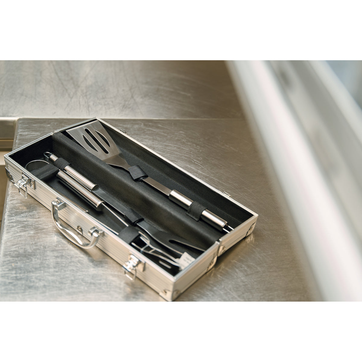 Grillkoffer aus Metall GAVIN
