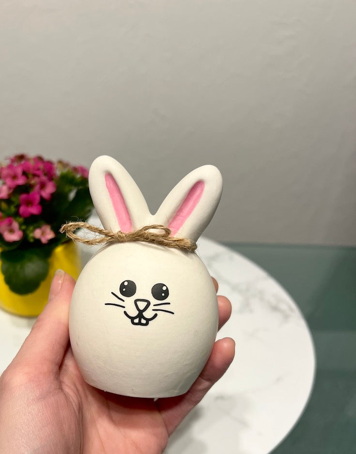 Osterei mit Hasenohren - Dekofigur handbemalt und beplottet