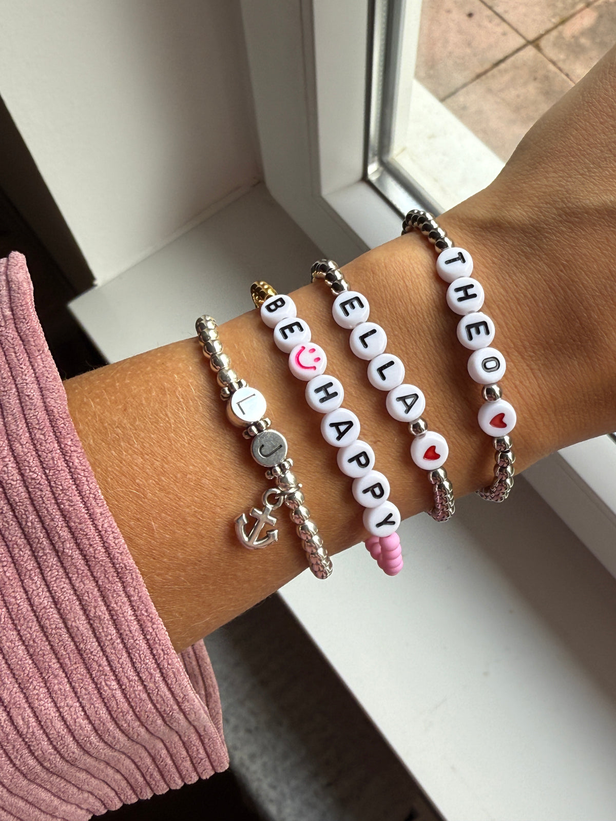 Personalisiertes Armband „Rosa Smiley“ mit Edelstahl Anhänger