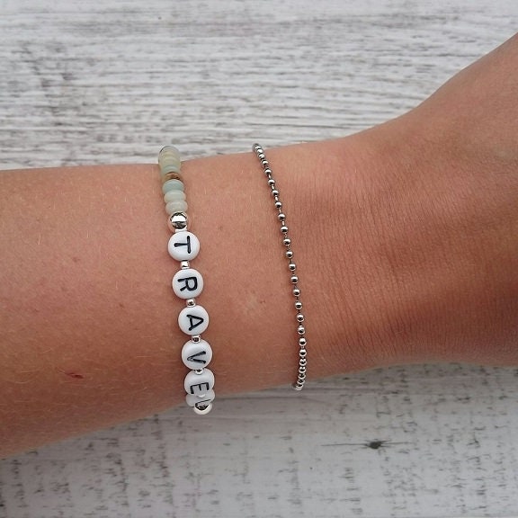 Personalisiertes Armband "Travel" mit Glasbuchstaben