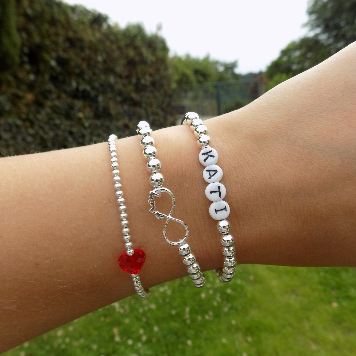 Personalisiertes Armband "Simply Silver" aus 925er Sterlingsilber mit handbemalten Glasbuchstaben