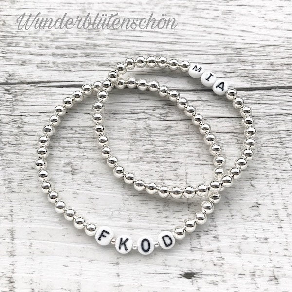 Personalisiertes Armband "Simply Silver" aus 925er Sterlingsilber mit handbemalten Glasbuchstaben