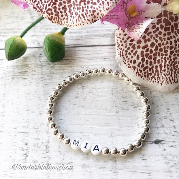 Personalisiertes Armband "Simply Silver" aus 925er Sterlingsilber mit handbemalten Glasbuchstaben