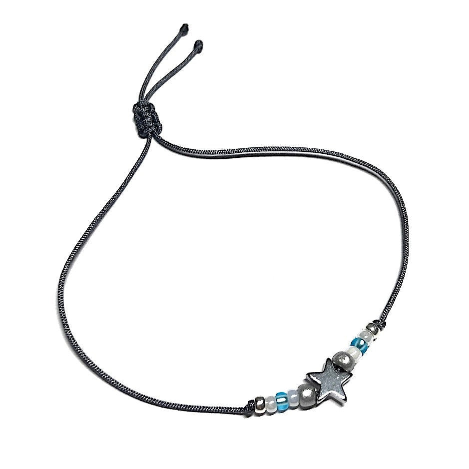 Feines Makramee Armband in Blau & Silber mit Stern