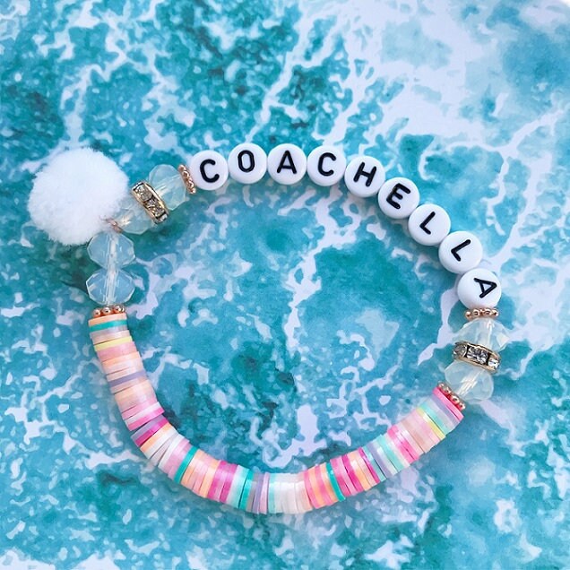 Persnalisiertes Armband "Festival" mit Pom Pom und Katsuki Perlen