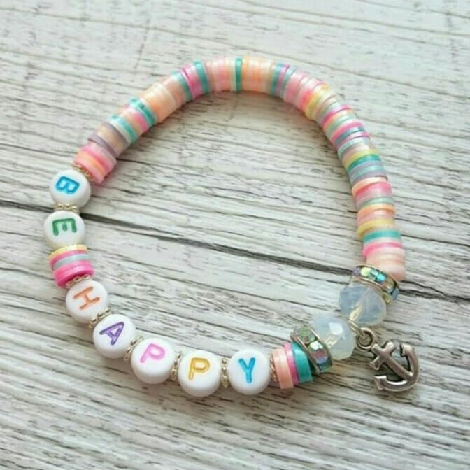 Personalisiertes Armband "Be Happy" aus bunten Katsuki Perlen