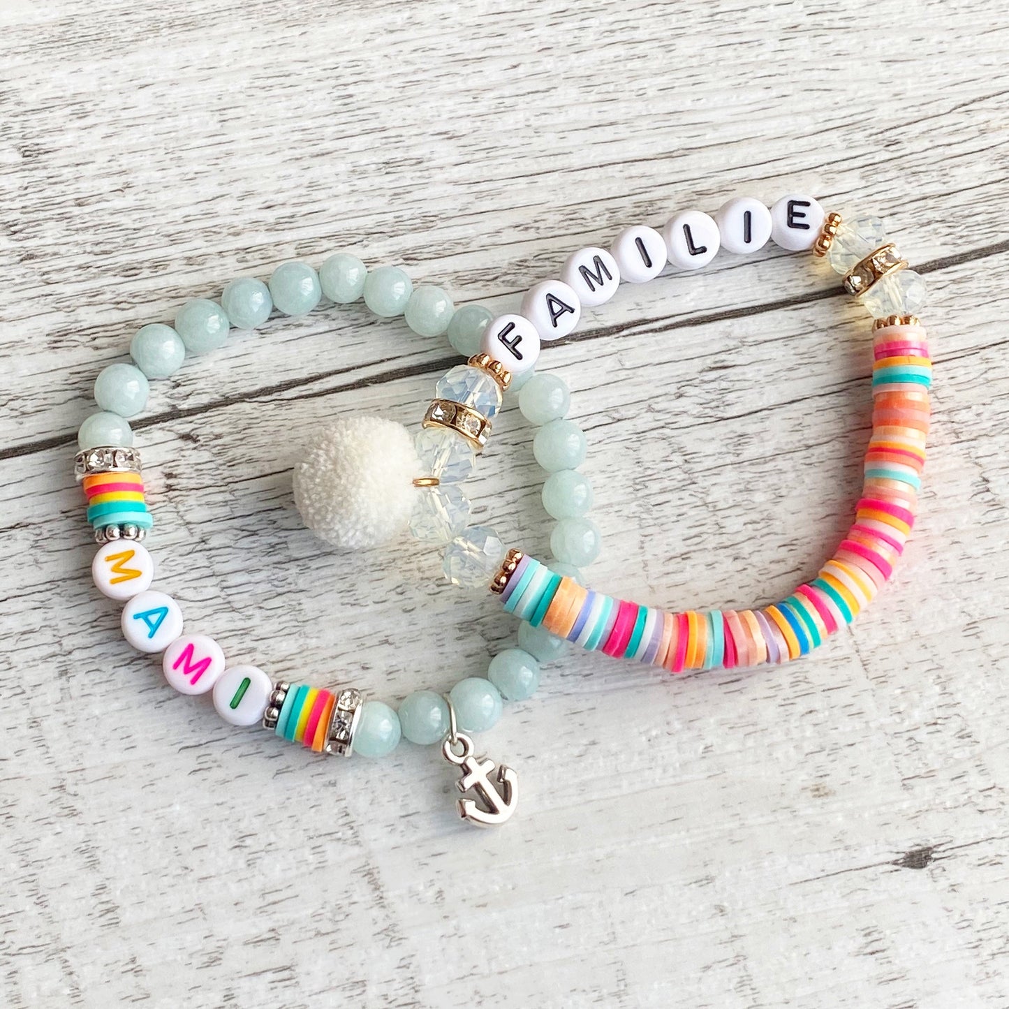 Personalisiertes Armband "Stay Safe" aus Jade Edelsteinen