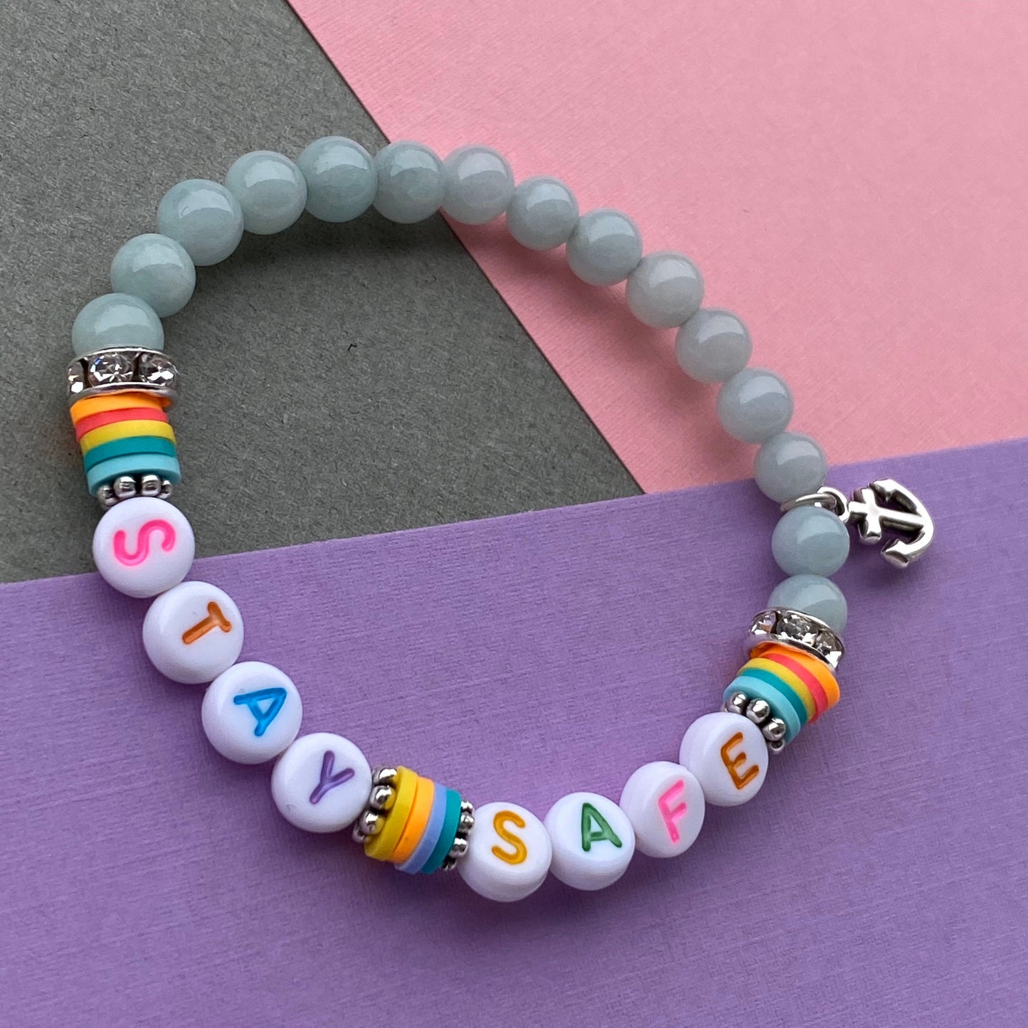 Personalisiertes Armband "Stay Safe" aus Jade Edelsteinen