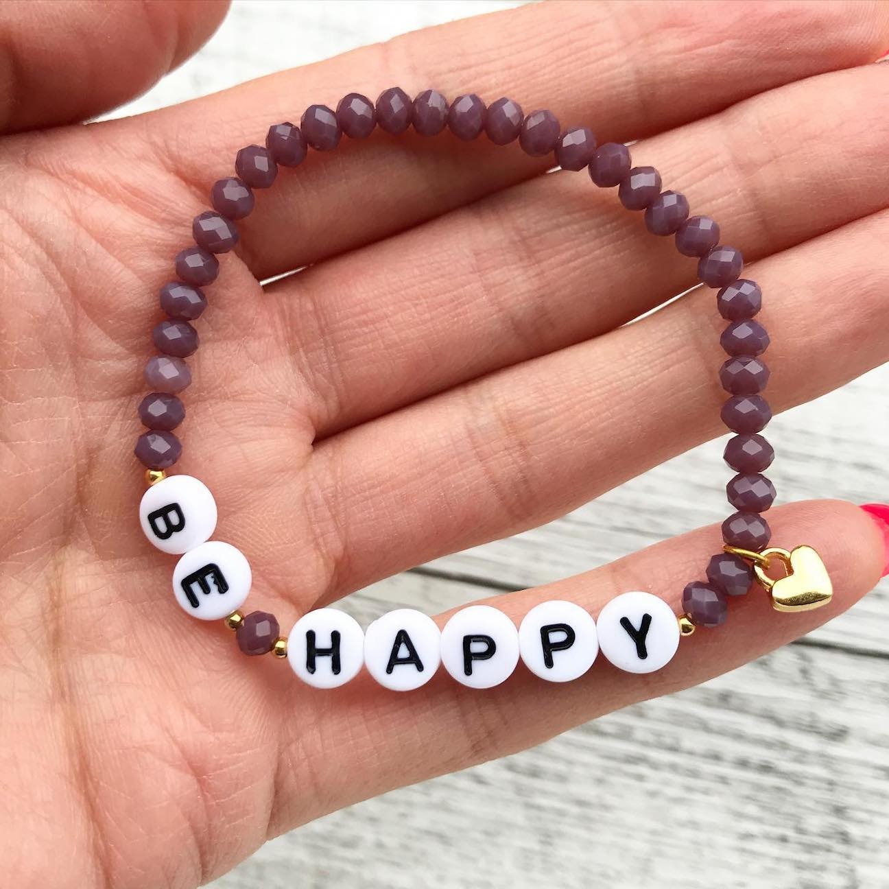 Personalisiertes Armband "Purple Words" mit Herz Anhänger in Gold