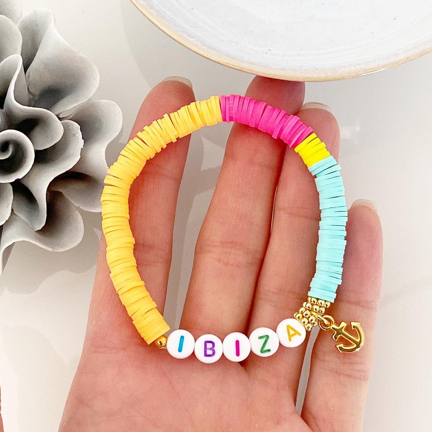 Personalisiertes Armband "Holiday" mit goldenem Anker Anhänger