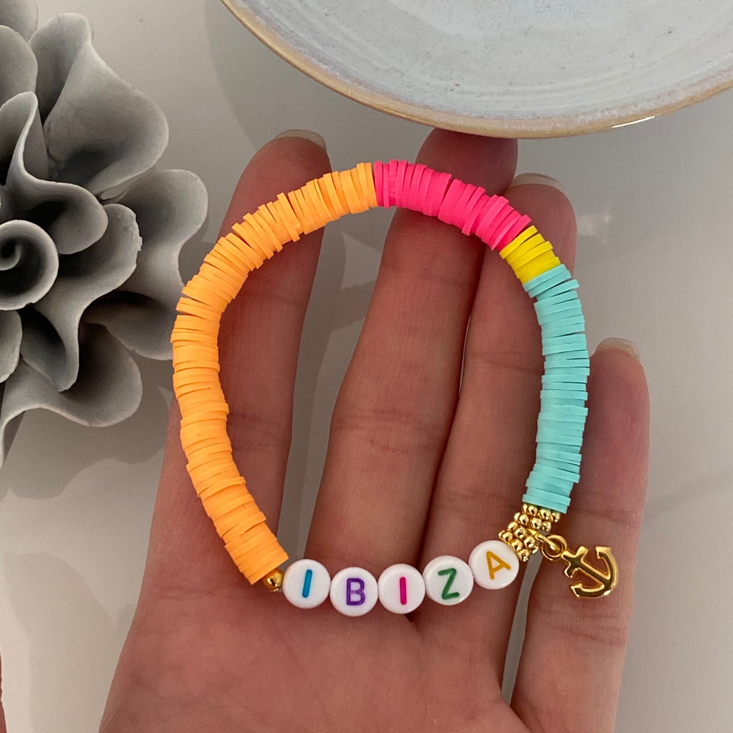 Personalisiertes Armband "Holiday" mit goldenem Anker Anhänger