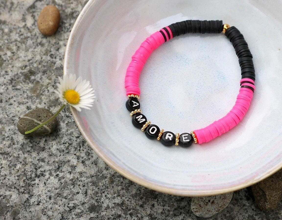 Personalisiertes Armband "Neon Black" aus Katsuki Perlen in Gold