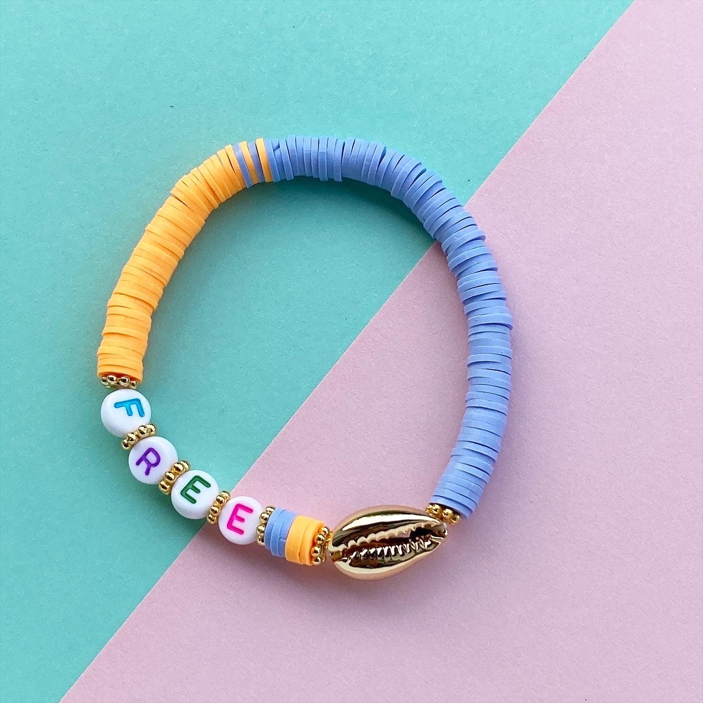 Personalisiertes Armband "Kauri Summer" mit goldener Muschel