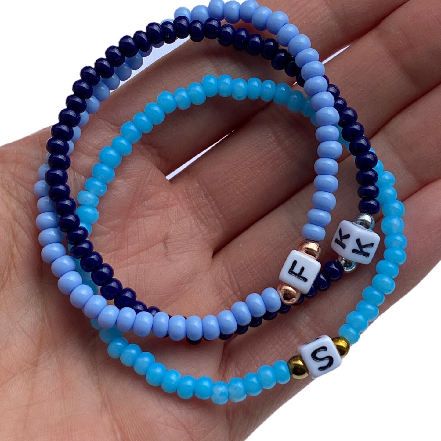 Personalisiertes Armband "Blues" aus Glasperlen