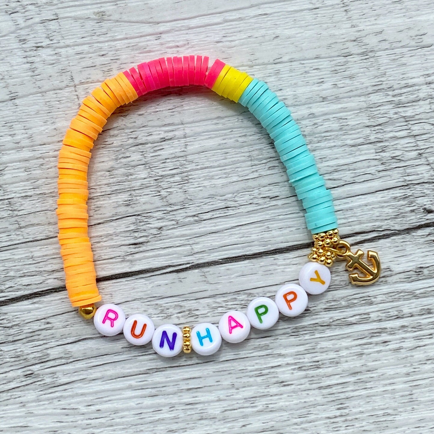 Personalisiertes Armband "Holiday" mit goldenem Anker Anhänger