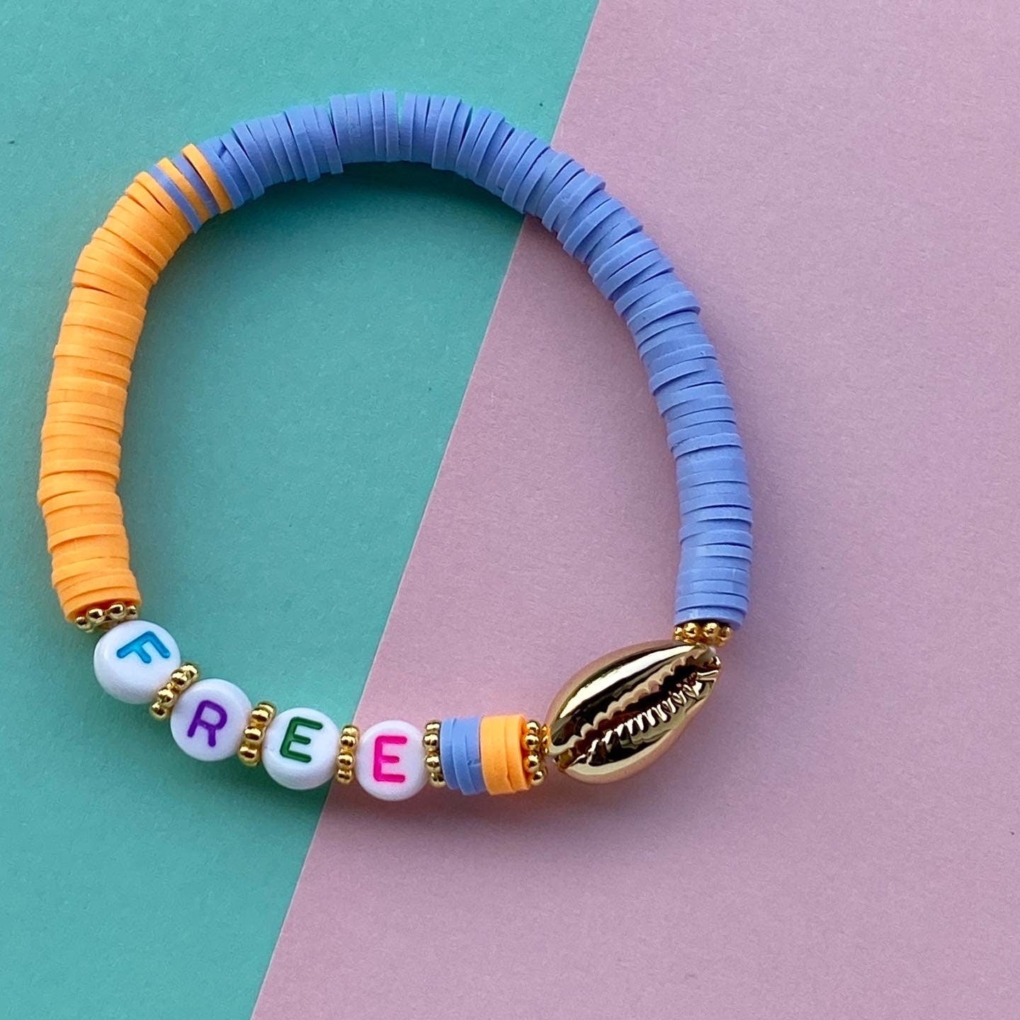 Personalisiertes Armband "Kauri Summer" mit goldener Muschel