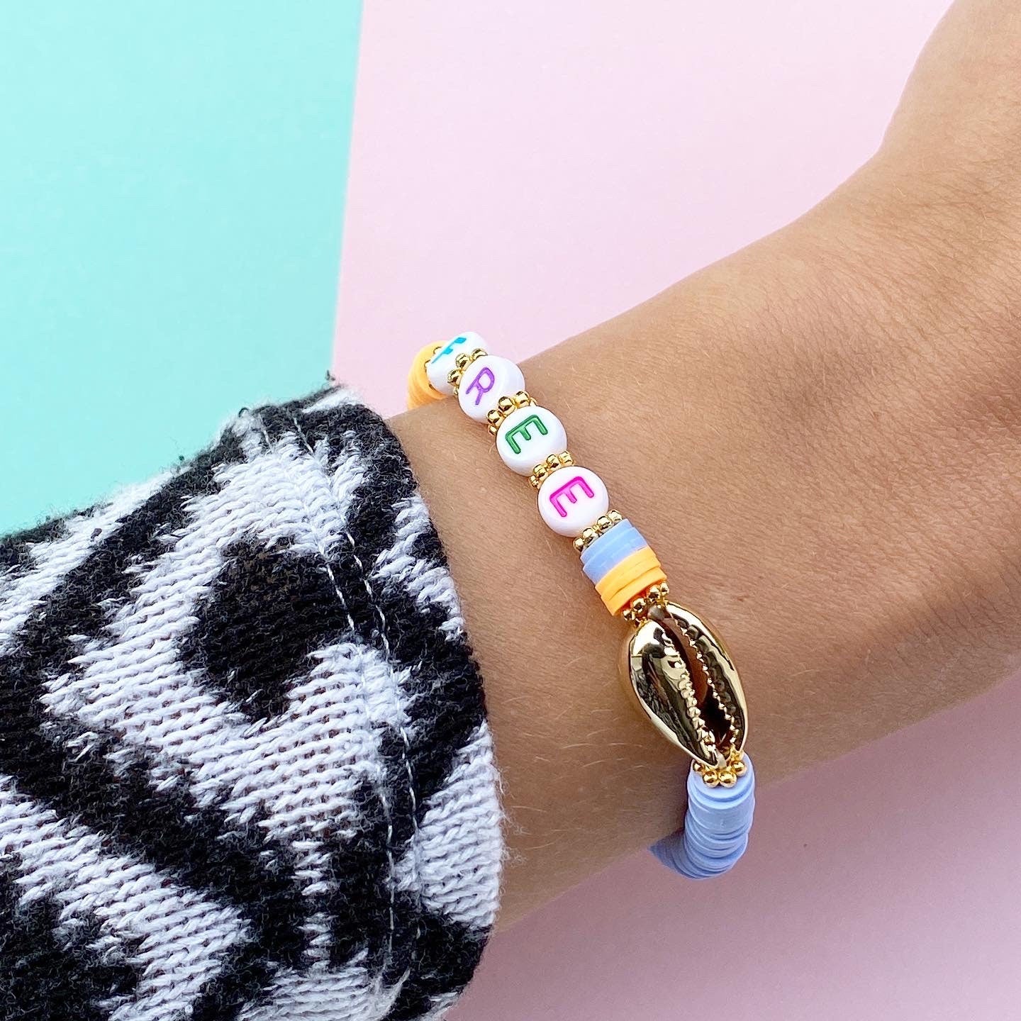 Personalisiertes Armband "Kauri Summer" mit goldener Muschel