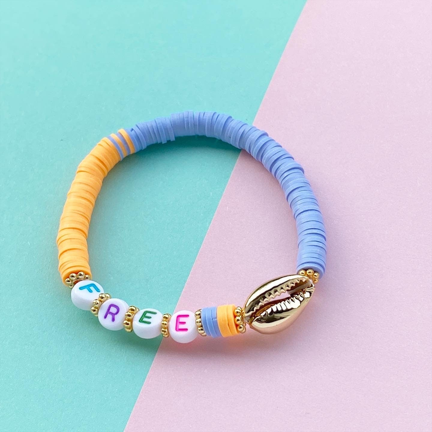 Personalisiertes Armband "Kauri Summer" mit goldener Muschel
