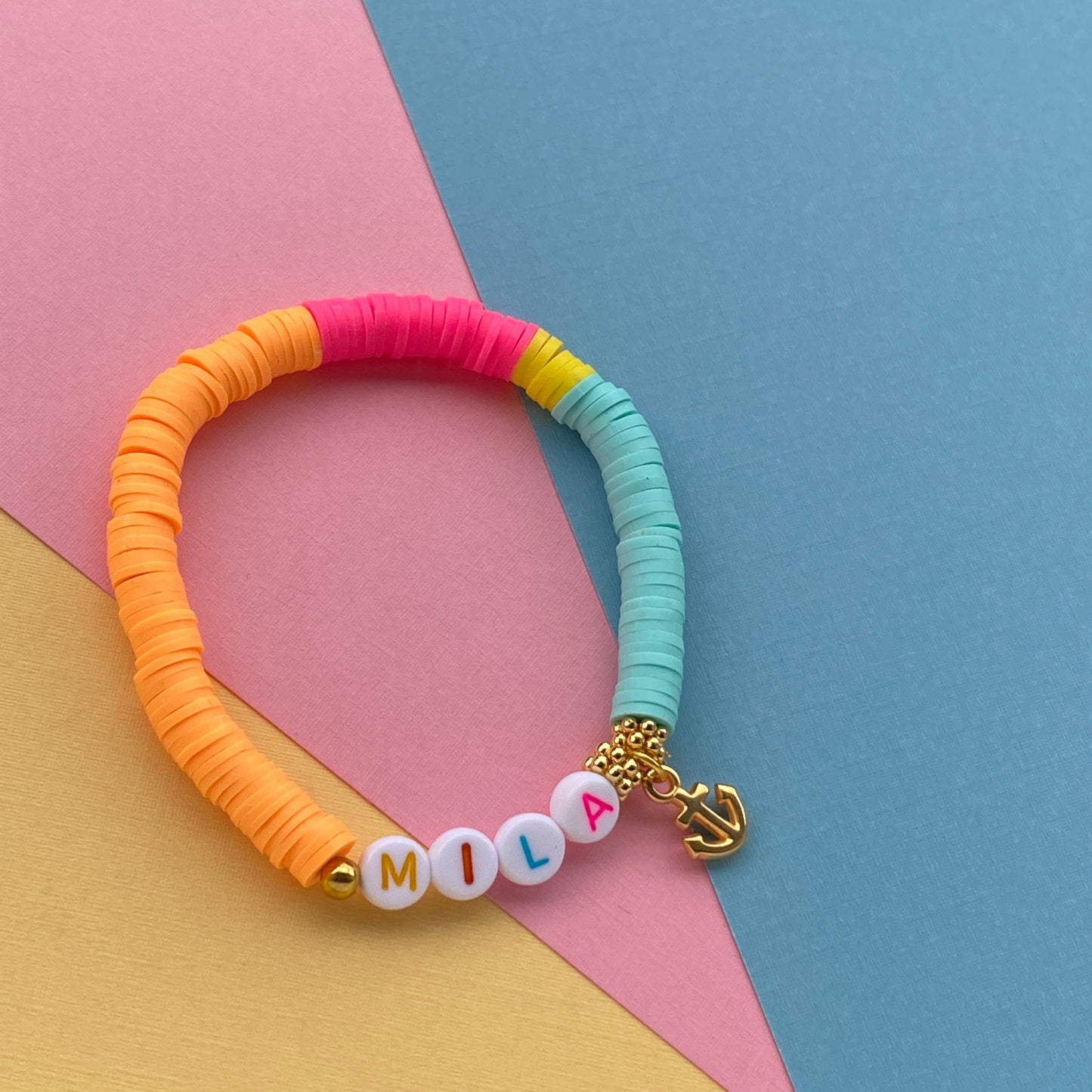 Personalisiertes Armband "Holiday" mit goldenem Anker Anhänger