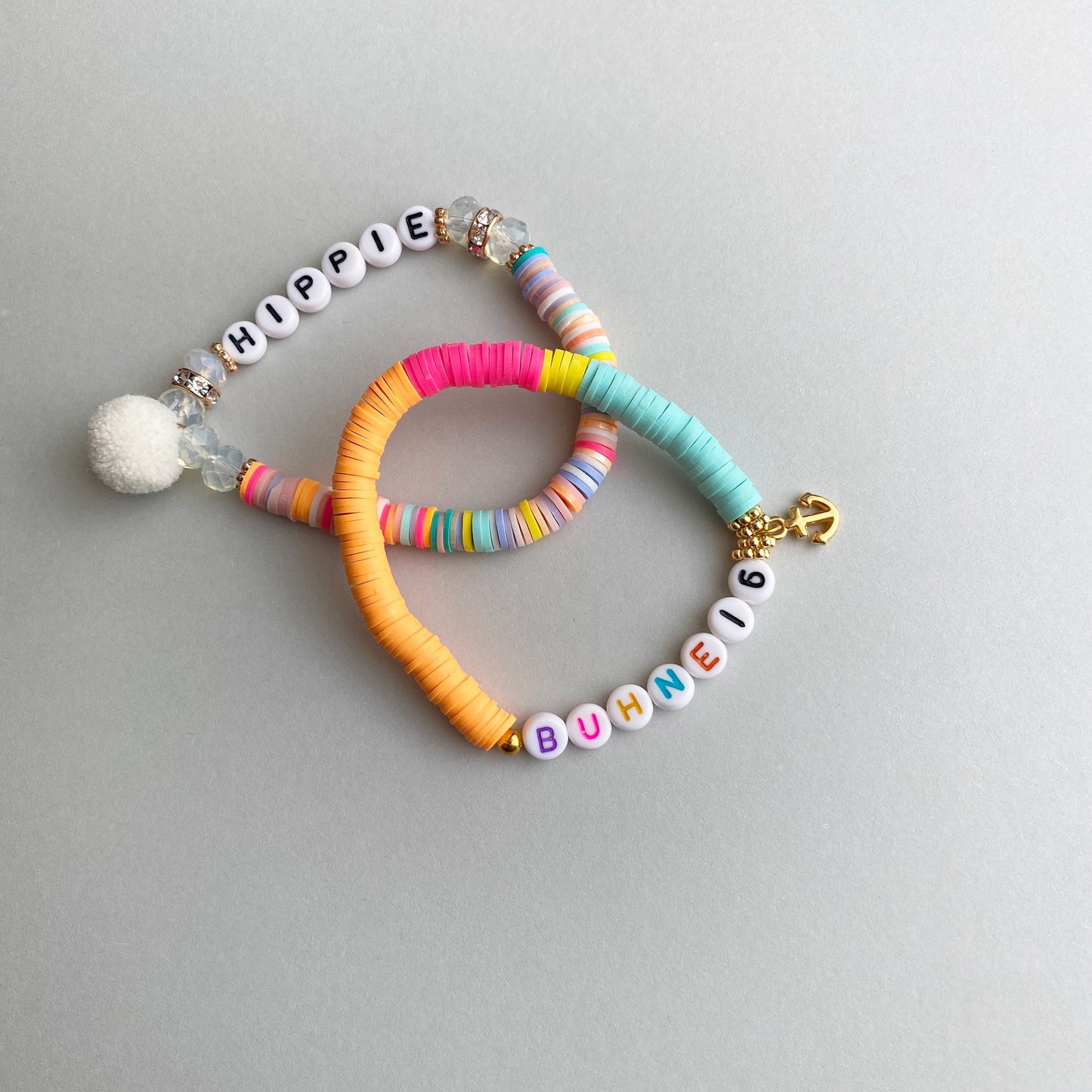 Personalisiertes Armband "Holiday" mit goldenem Anker Anhänger