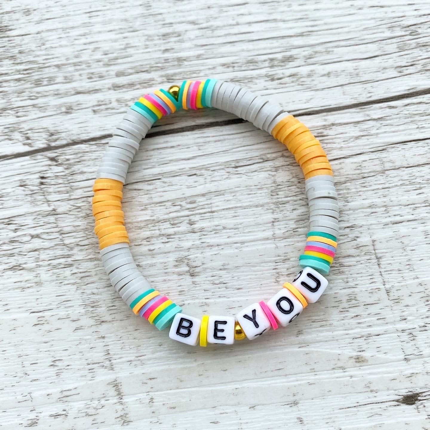 Personalisiertes Armband "Orange Love" aus Katasuki Perlen
