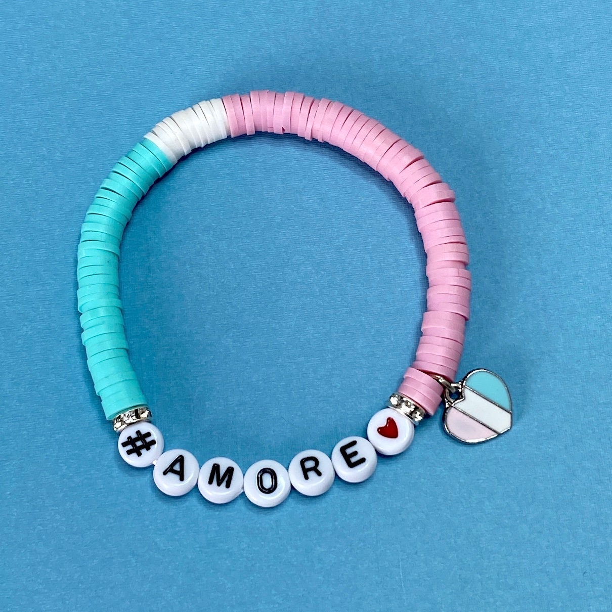 Personalisiertes Armband "Pastelly" aus Katsuki Perlen mit Herz Anhänger