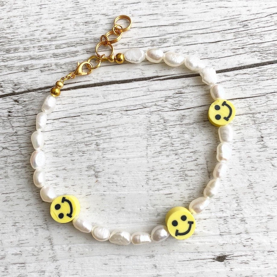 Smiley Armband mit Süßwasserperlen - vergoldet