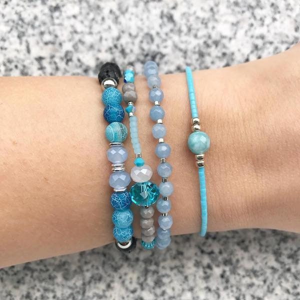 Perlenarmband mit Lavastein und blauem Achat | Handgefertigt