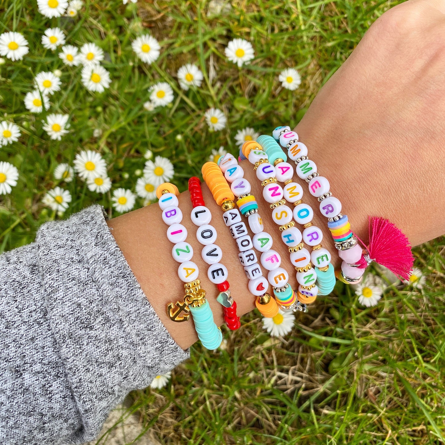 Personalisiertes Armband "Summer" mit 2 Quasten