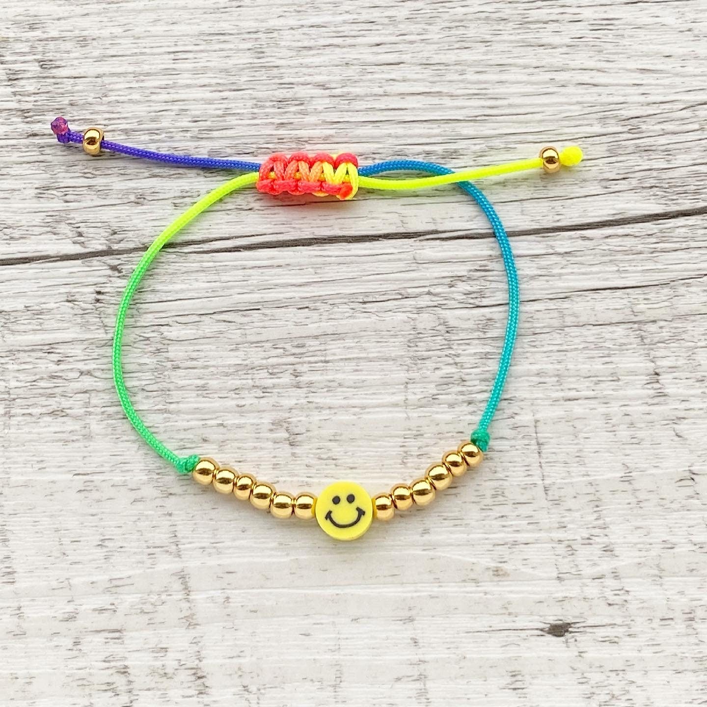 Buntes Makramee Edelstahl Armband mit Smiley