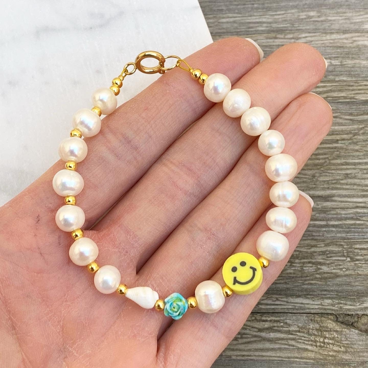 Armband Smiley Süßwasserperlen Gold Muschel Blume türkis Sommer Perlenarmband Federring Frauen Damen Urlaub Schmuck Armkettchen
