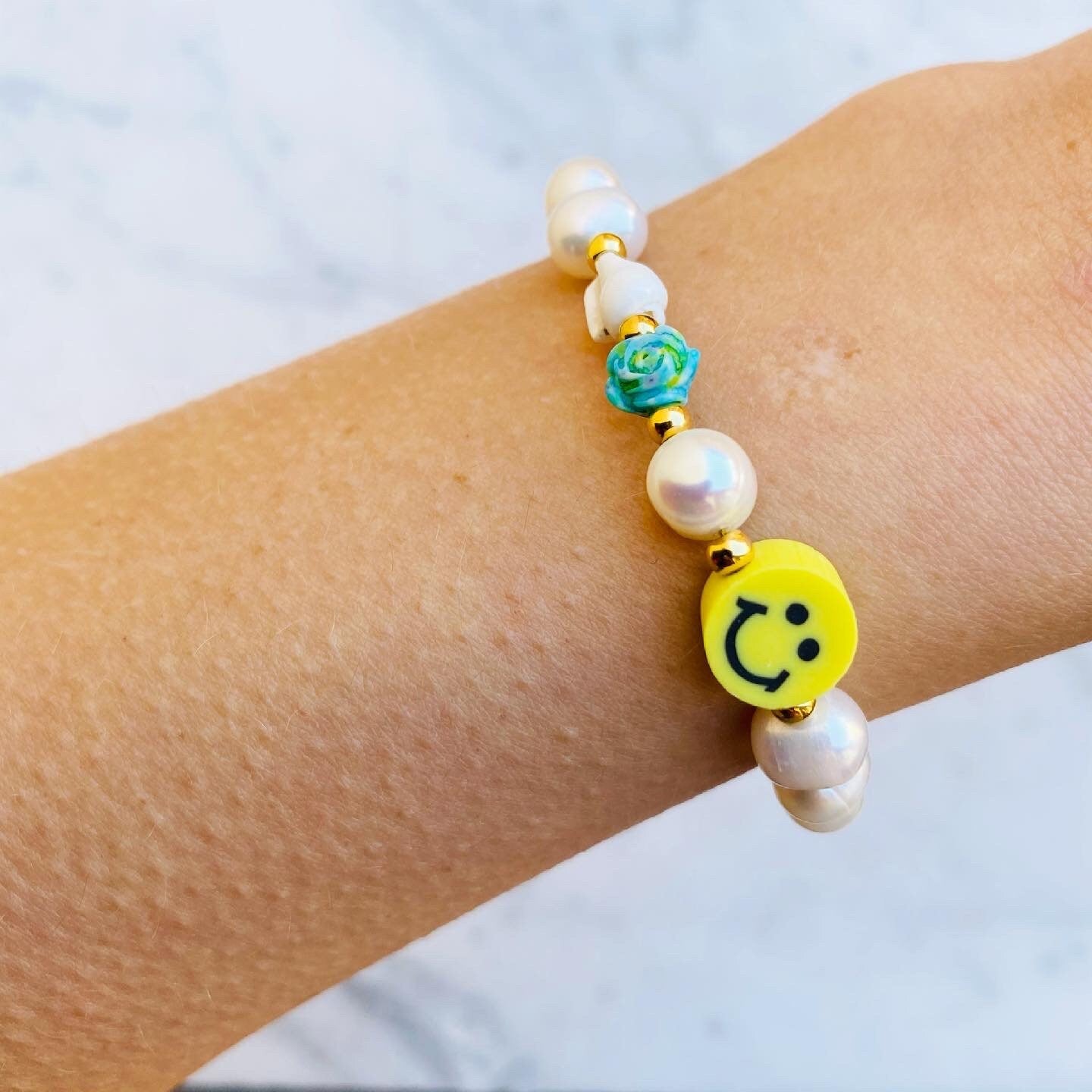 Armband Smiley Süßwasserperlen Gold Muschel Blume türkis Sommer Perlenarmband Federring Frauen Damen Urlaub Schmuck Armkettchen