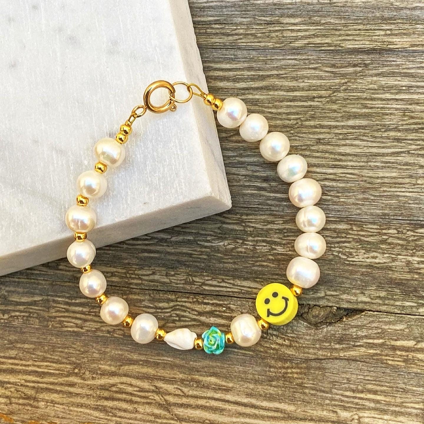 Armband Smiley Süßwasserperlen Gold Muschel Blume türkis Sommer Perlenarmband Federring Frauen Damen Urlaub Schmuck Armkettchen