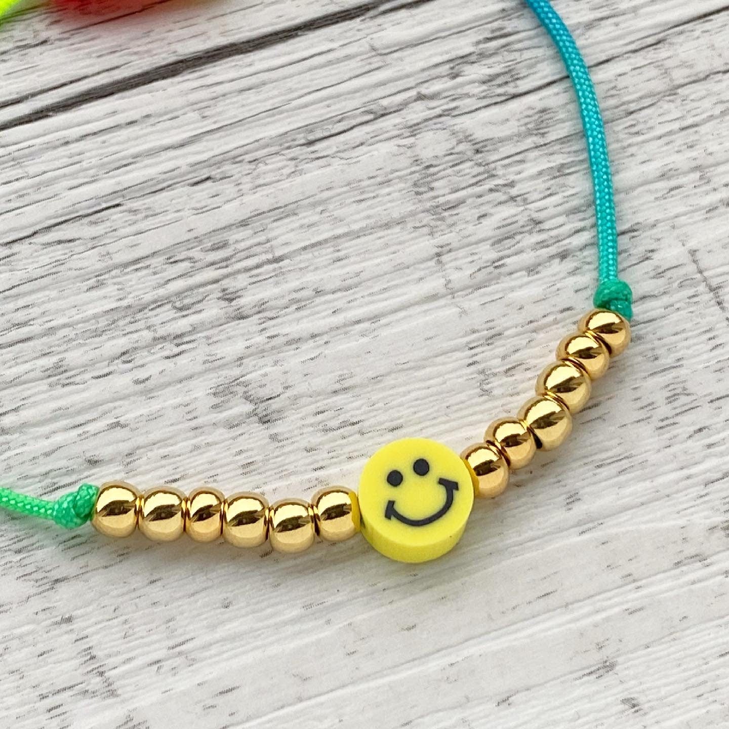 Buntes Makramee Edelstahl Armband mit Smiley