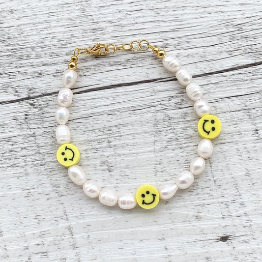Smiley Armband mit Süßwasserperlen - vergoldet