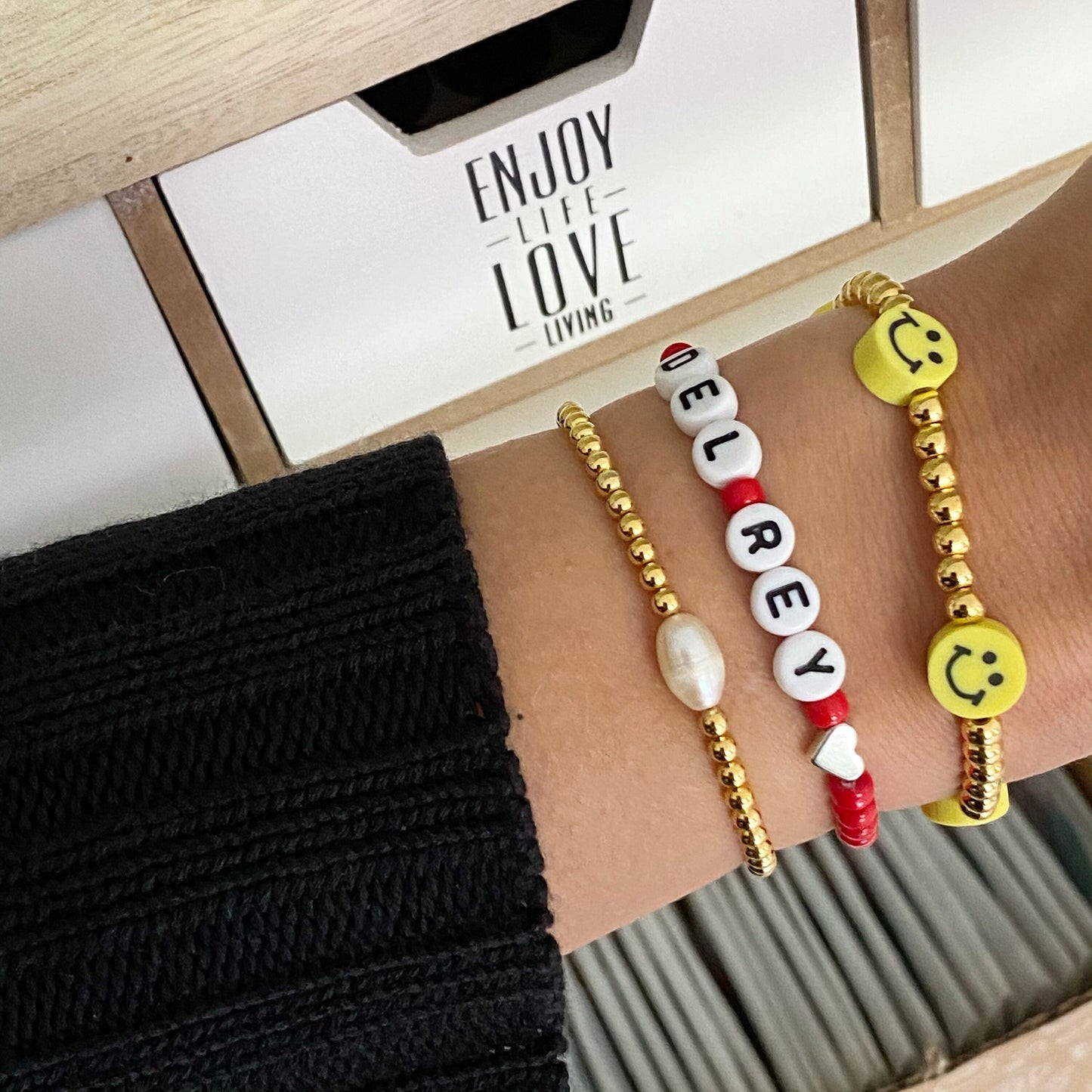 Personalisiertes Armband in Rot mit silbernem Herz