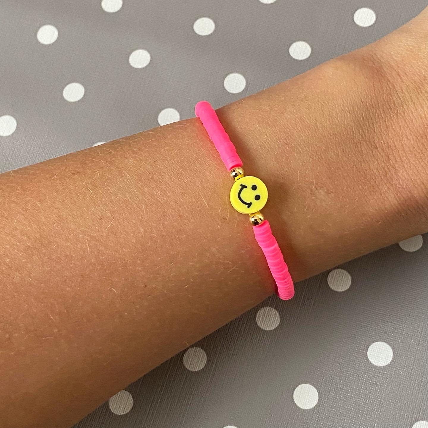Armband "Happy Smile" in Neon Pink