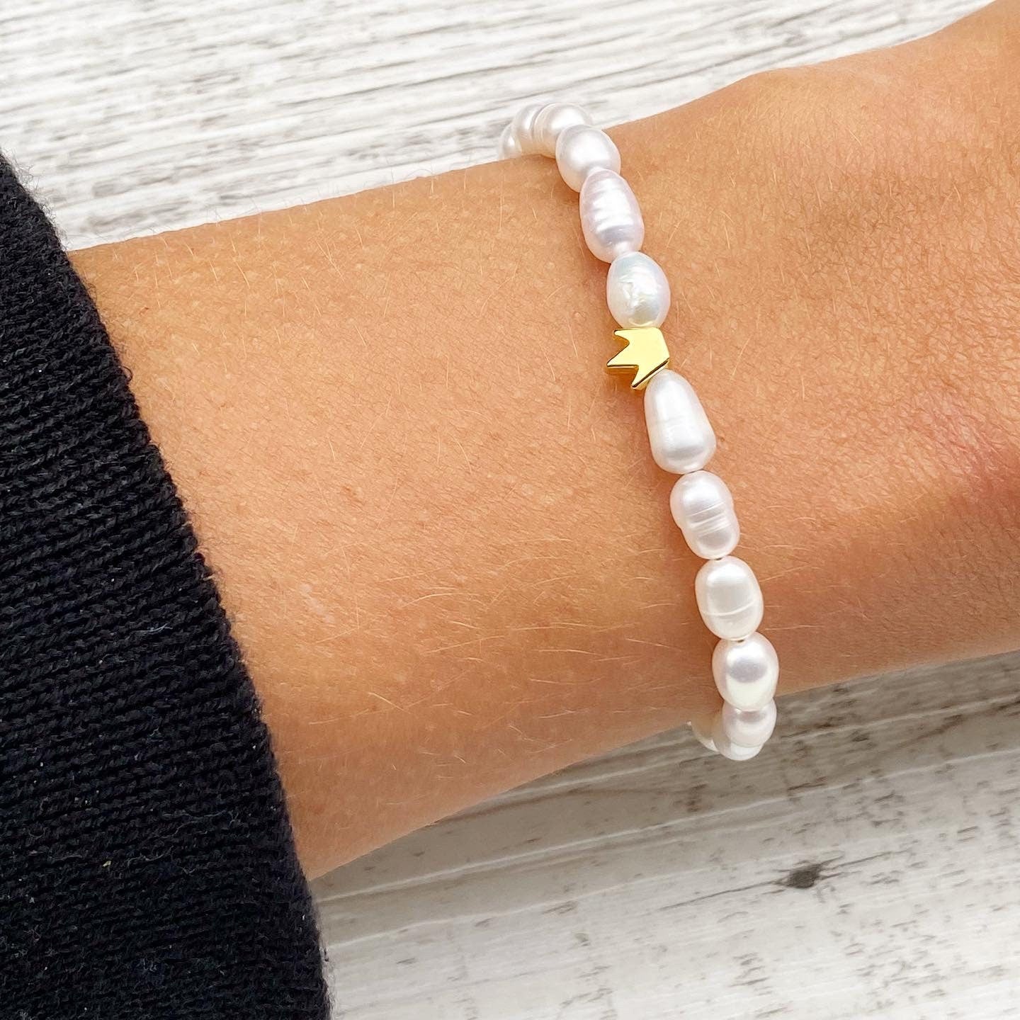 Armband "Krone" aus Edelstahl und Süßwasserperlen in Gold