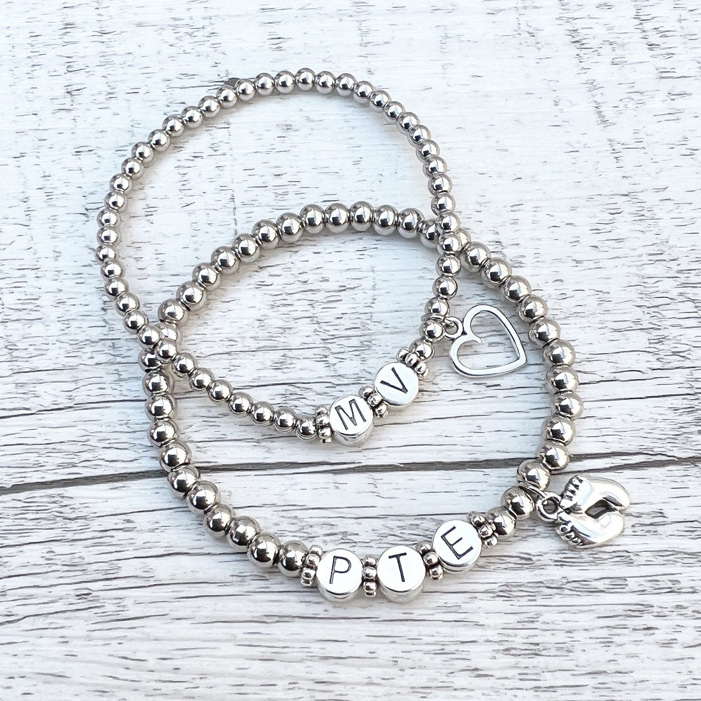 Personalisiertes Armband "Sweet Feet" aus Edelstahl Perlen mit Herz oder Füßen
