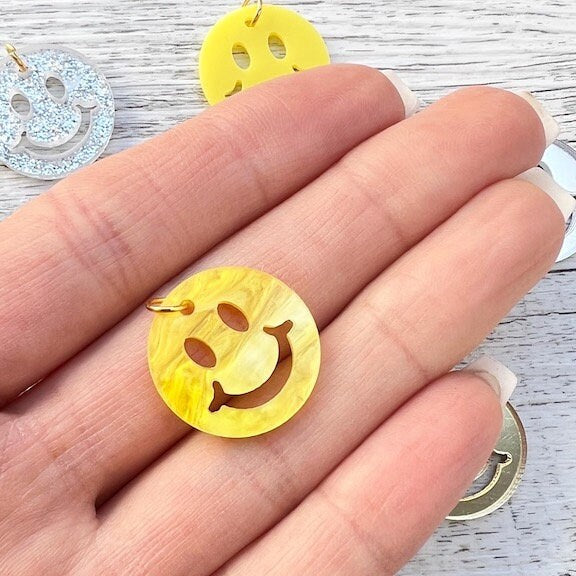 8 große Smiley Anhänger Gold mit rostfreien Edelstahl Ösen