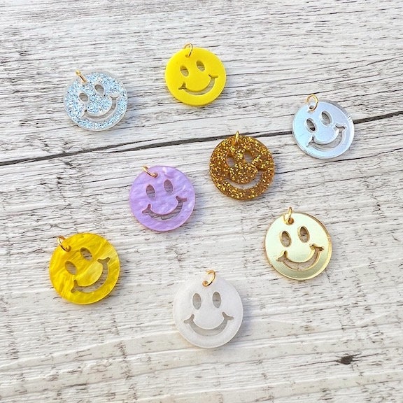 8 große Smiley Anhänger Gold mit rostfreien Edelstahl Ösen