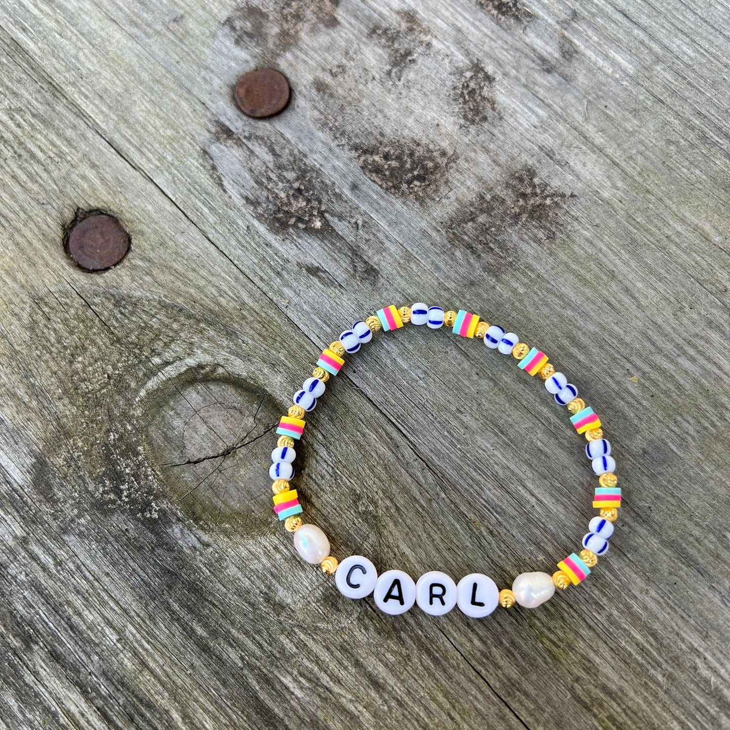 Personalisiertes Armband "Sweet Colours" aus 925er Sterlingsilber 24 Karat vergoldet mit Süßwasserperlen